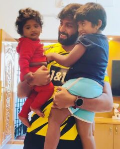 Ashwin Kumar Instagram - 🧿“In their innocence, very young children know themselves to be light and love. If we will allow them, they can teach us to see ourselves the same way.” 
 -Michael Jackson
#shawnmichaels #suzzannahmichelle @iamsandy_off ♥️