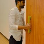 Ashwin Kumar Instagram – This song Follows me everywhere 😂 Now with 1M 💛😇🙏🏻
#AK #cuteponnudancechallenge #ennasollapogirai