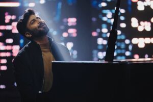 Ashwin Kumar Instagram - The biggest adventure starts here 🖤
எல்லா புகழும் இறைவனுக்கே 🙏🏻

#peopleslove♥️ #Aasai  #ennasollapogirai 

📸 @jaikumar_vairavan