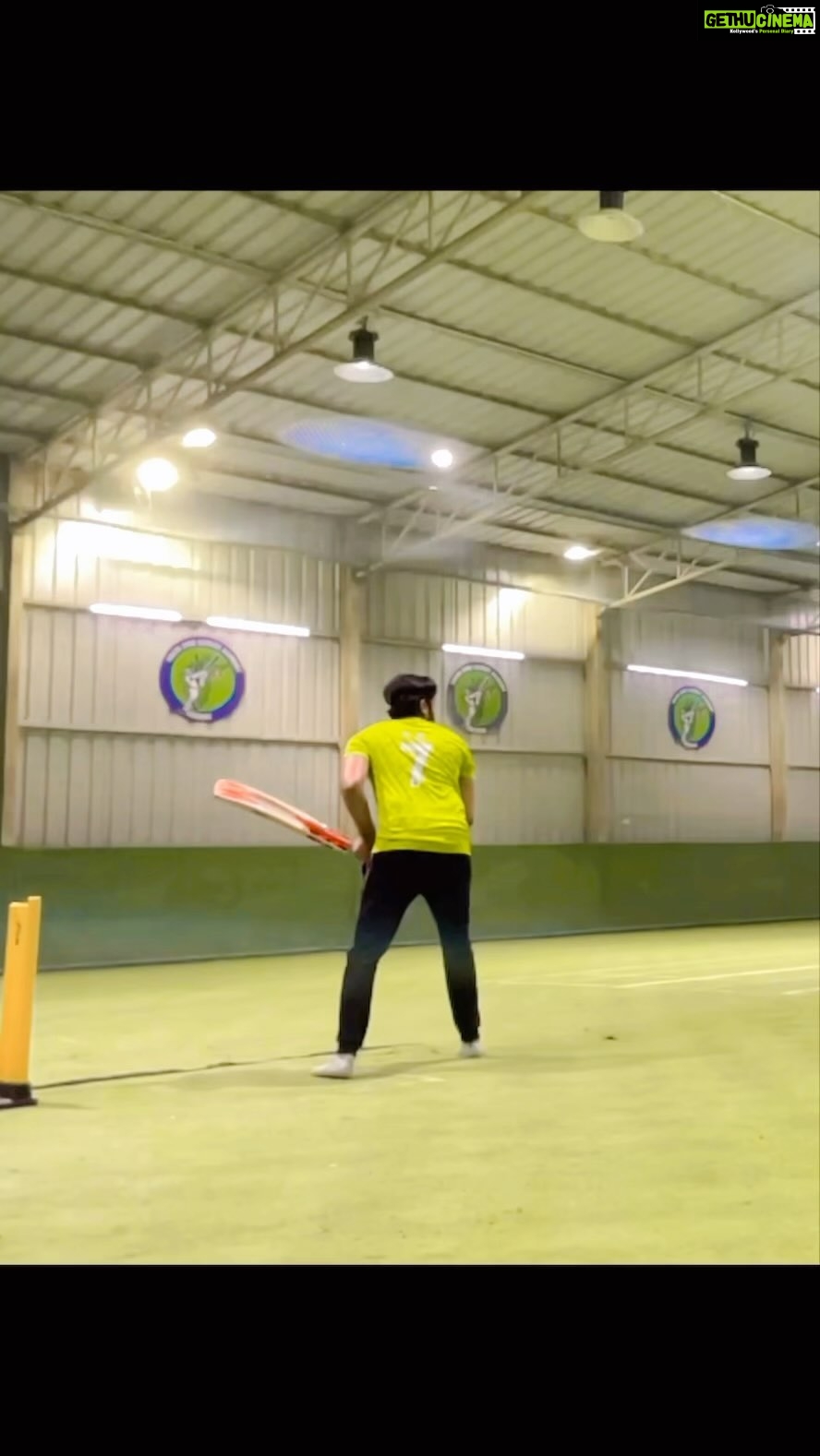Ashwin Kumar Instagram - Welcoming 2023 with ⚽️🏏💓 #sliceofash #football #cricket