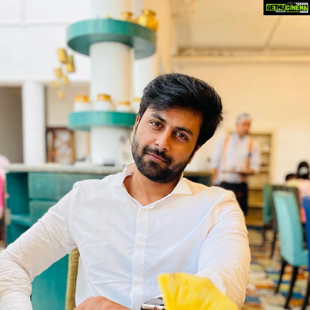 Ashwin Kumar Instagram - May the New Year bring you happiness, peace, and prosperity. Wishing you all a joyous 2023! #believe🙏🏻 #grateful😇 #loveall🤍