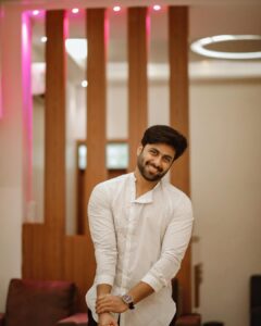Ashwin Kumar Instagram - Love is all we need 💗 #AK #Ennasollapogirai #spreadlove 📸 @arunprasath_photography