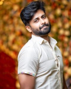 Ashwin Kumar Instagram - பட்டாசு போல கவலைகள் சிதறிட.. மத்தாப்பு போல மகிழ்ச்சிகள் மலர்ந்திட.. அனைவருக்கும் இனிய தீபாவளி நல்வாழ்த்துக்கள்!! 🪔🧨🎇 📸 Sundar Photography 🥼 @anushaa13