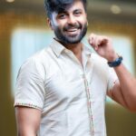 Ashwin Kumar Instagram – பட்டாசு போல கவலைகள் சிதறிட..
மத்தாப்பு போல மகிழ்ச்சிகள் மலர்ந்திட..
அனைவருக்கும் இனிய
தீபாவளி நல்வாழ்த்துக்கள்!! 🪔🧨🎇

📸 Sundar Photography
🥼 @anushaa13