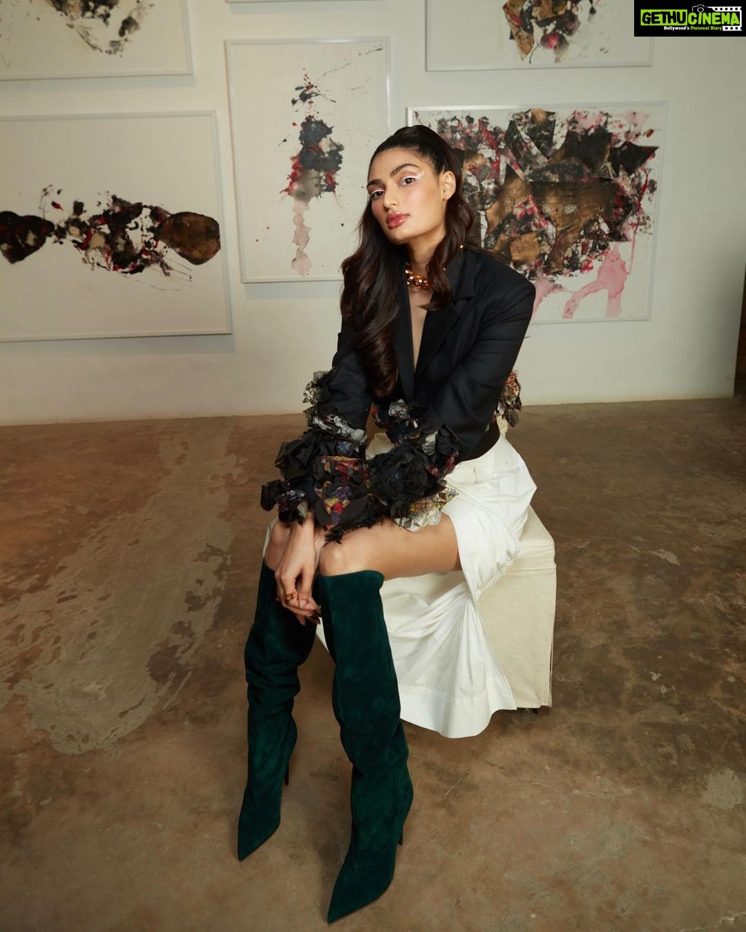 Athiya Shetty Instagram - Hello, @hellomagindia! Editor: Ruchika Mehta @ruchikamehta05 Interview: Nayare Ali nayareali Photos: Rahul Jhangiani @rahuljhangiani Creative Director: Avantikka Kilachand @avantikkak Fashion Editor: Sonam Poladia @sonampoladia Junior Stylist: Anushree Sardesai @anushree_sardesai Hair & Make-Up: Namrata Soni @namratasoni Wardrobe Courtesy: AK-OK @akok.in Artist’s Publicity: Straight Talk Communications @straighttalkcomm