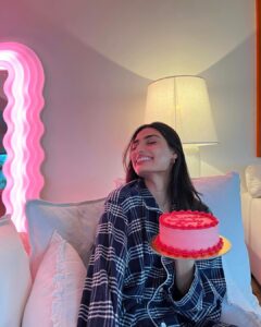 Athiya Shetty Instagram - Idk about you, but I’m feeling 82!!! 👵🏽💝🎂 

Thank you for all the lovely wishes, truly feeling blessed 🙏🏽☀️
