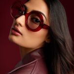 Athiya Shetty Instagram - I woke up like this - in ace eye-catchers by @johnjacobseyewear 👓 Sleek & minimal is the vibe of the season. Check out JJ’s Fall ‘22 edit to discover my autumn faves. #JohnJacobsXAthiyaShetty #JohnJacobsEyewear #FallCollection #FallCollection2022 #EyeFashion #NewLaunch