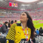 Athiya Shetty Instagram - @bvb09 all the way! Los geht’s! 🙌🏽 Catch us live on @sonysportsnetwork @bundesliga