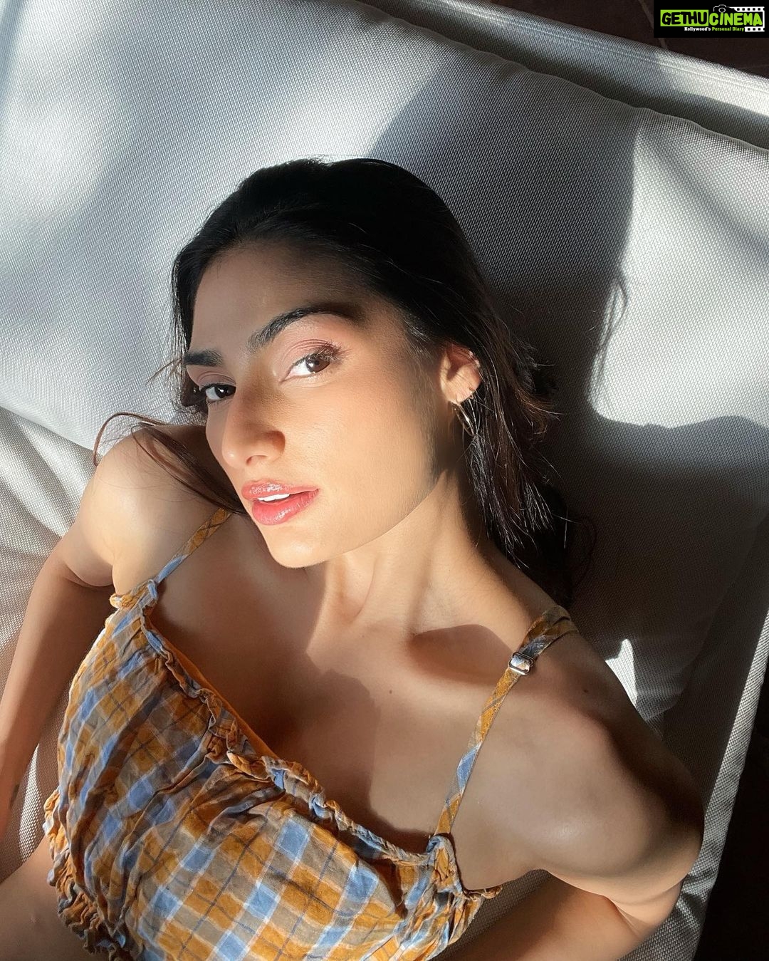 Athiya Shetty Instagram - glow creds to @simrangidwanii