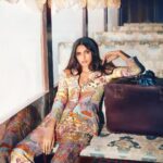 Athiya Shetty Instagram - For @thebridalasiamagazine 🚂🗝✨💌 Editor-in-chief- @dhruvgurwara Editor-at-large- @nupurmehta18 Photographer- @rahuljhangiani Styling- @gopalikavirmani Makeup- @simrangidwanii Hair- @reenaduttahairstylist Art & Set Direction- @gopalikavirmani Production- @mmcworld_official Outfit- @rahulmishra_7 Jewellery-@archanaaggarwalofficial