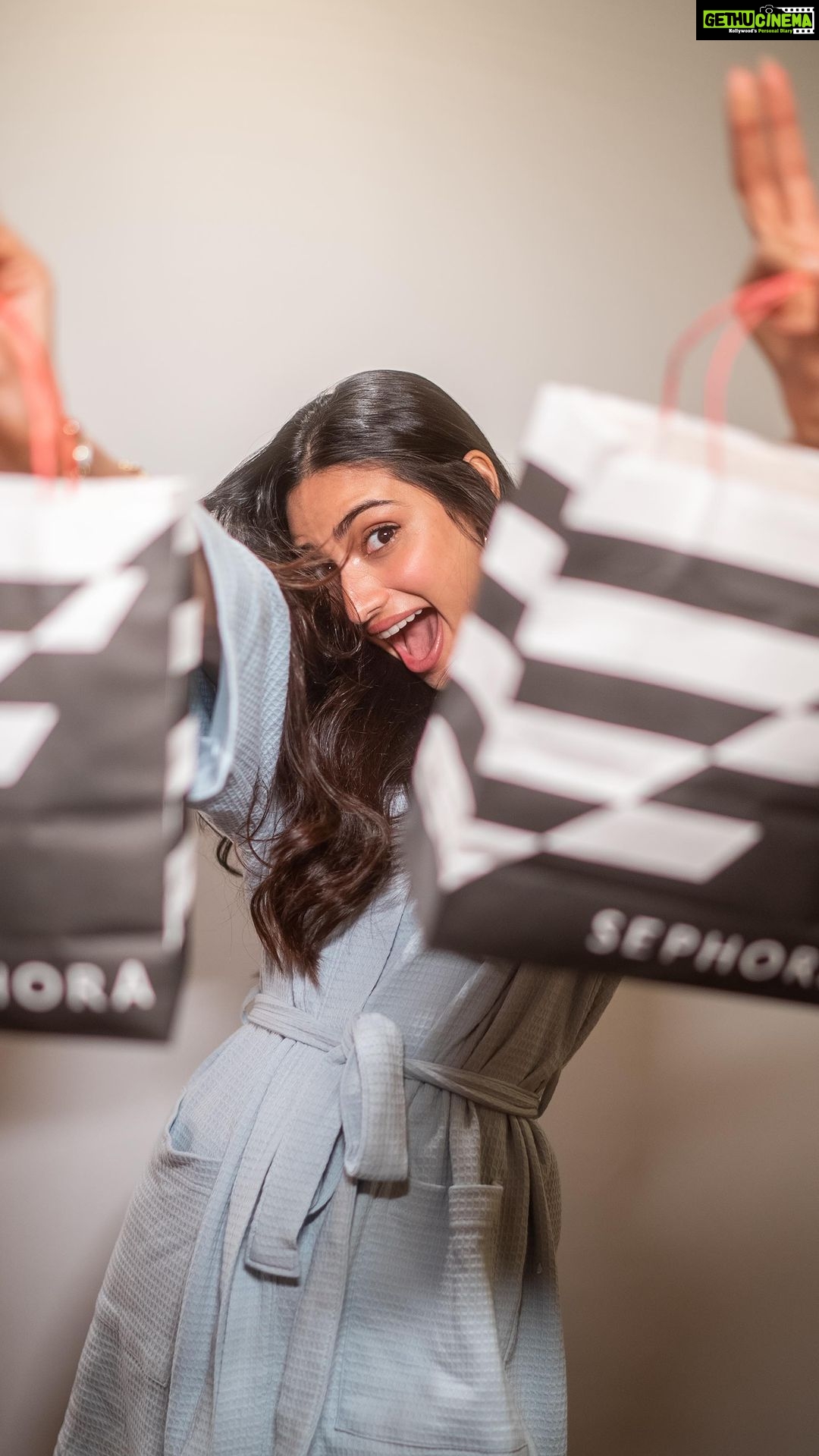Athiya Shetty Instagram - I’m letting you in on my beauty secrets today. This is my go-to skincare and makeup routine for any special occasion. It is perfect for a day or night occasion. I believe in keeping it simple and using products that are really effective so let me show you my must-have products. I pick these up every time I go to a Sephora. Watch the full video on @Sephora_india’s YouTube channel 🥰😍 🛍️ Head to a Sephora Store near you or 📲 Download the @heynnow app and shop Sephora.