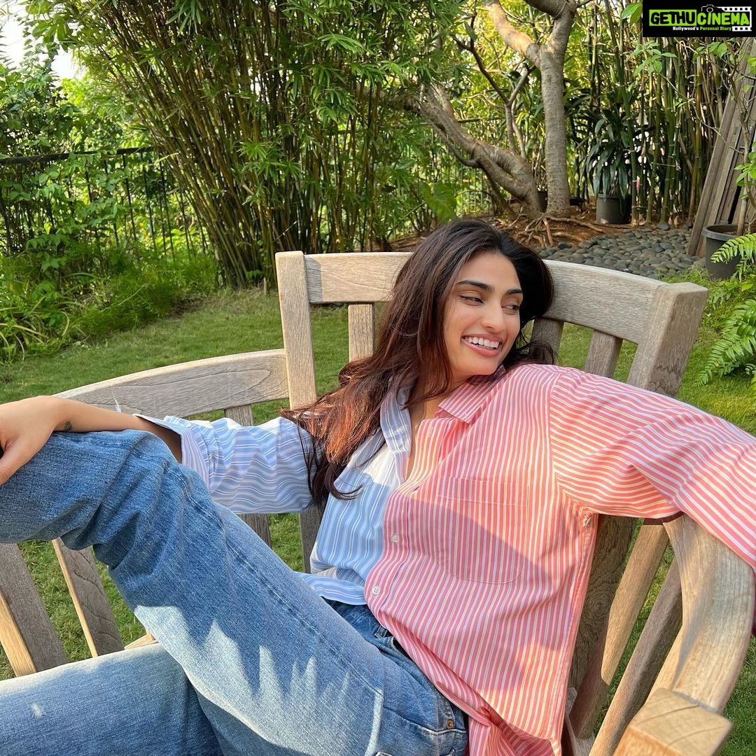 Athiya Shetty Instagram - feeling 2022 🤞🏽💓✨🧿