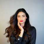Athiya Shetty Instagram - @reneeofficial adding glam to my eyes, cheeks and lips with the revolutionary FAB FACE stick. Loving this 3-in-1 makeup stick that has become my go-to for looks that are convenient and professional, while being pocket-friendly. Just a single swipe to make every look complete 💋 Trust me, this is gonna change your makeup game forever. Get your own TODAY- Out now on www.reneecosmetics.in and Amazon India, Flipkart, Myntra, Nykaa & more. #ReneeCosmetics #FabFace #3in1BeautyStick #EyesCheeksLips #Makeup #Ad