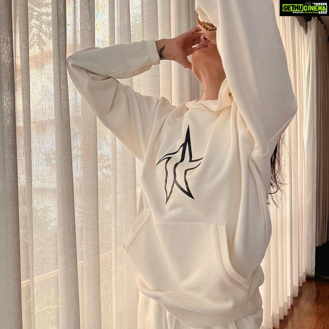 Athiya Shetty Instagram - ⚡️ @1derofficial ⚡️