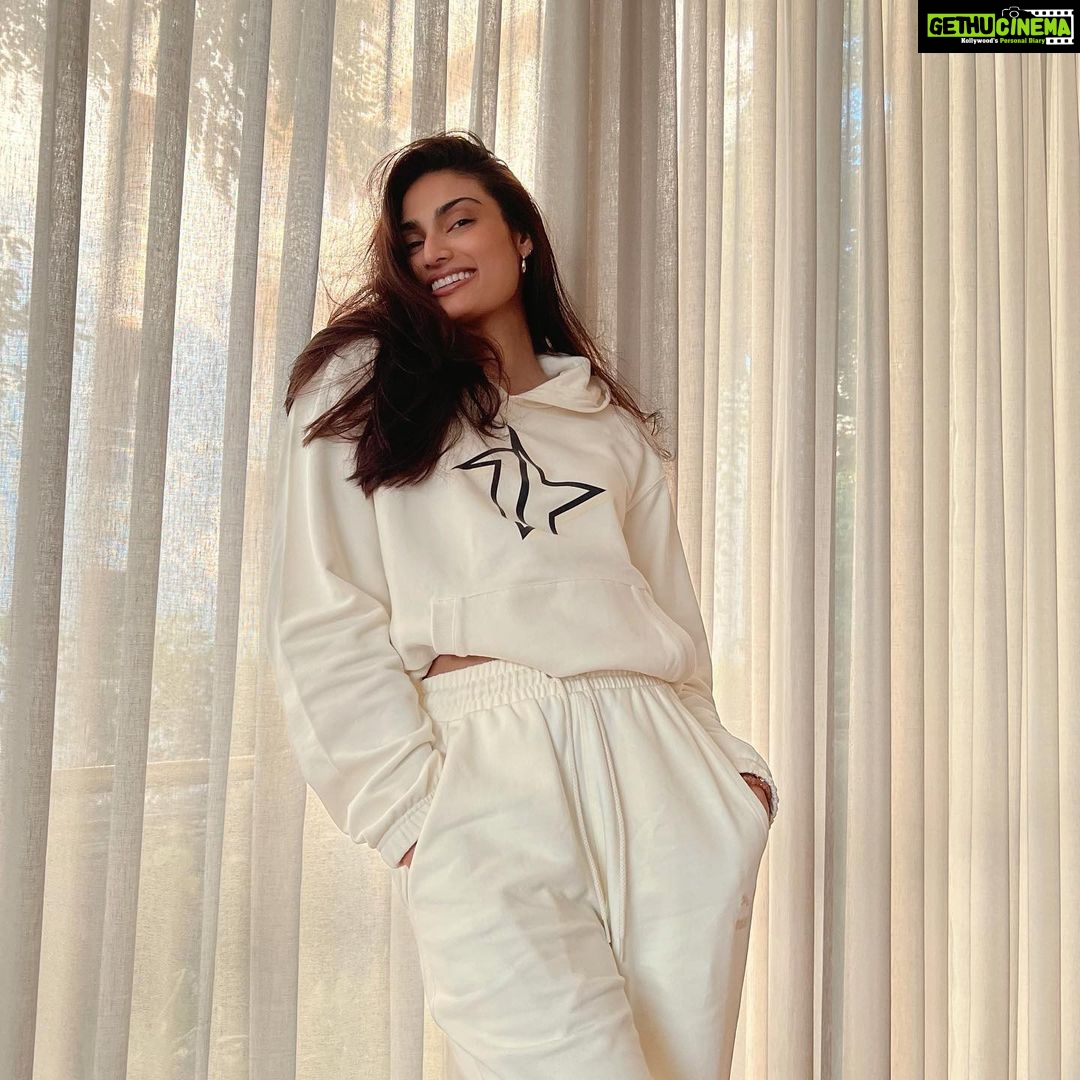 Athiya Shetty Instagram - ⚡️ @1derofficial ⚡️