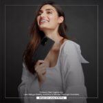 Athiya Shetty Instagram - Portraits have a colourful new language to it altogether. I’ve tried to capture the best of colours with my #vivoX70Series. #StoriesThroughPortraits #AD