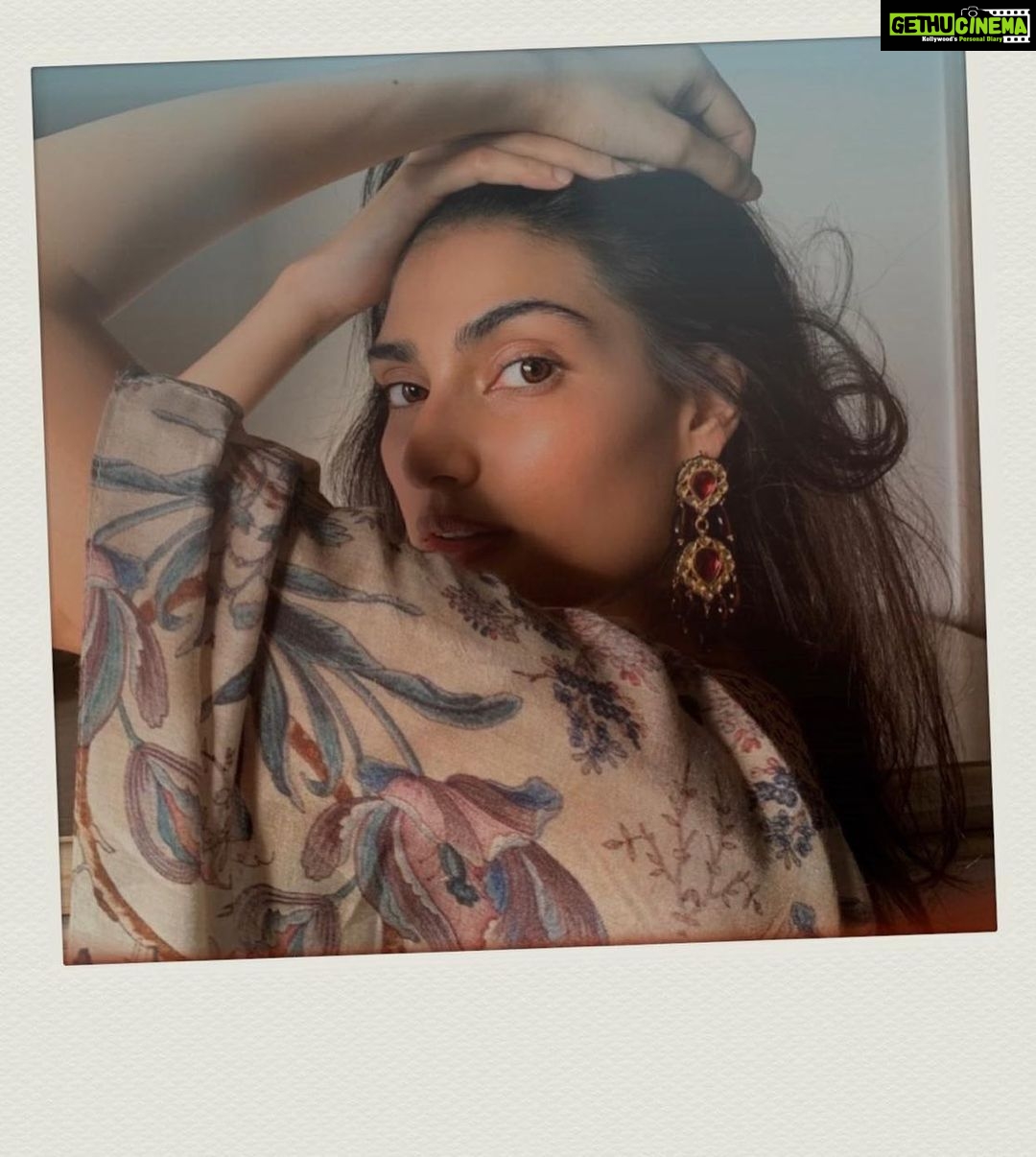 Athiya Shetty Instagram - even in the softness of your heart there is light, there is strength ⛅️