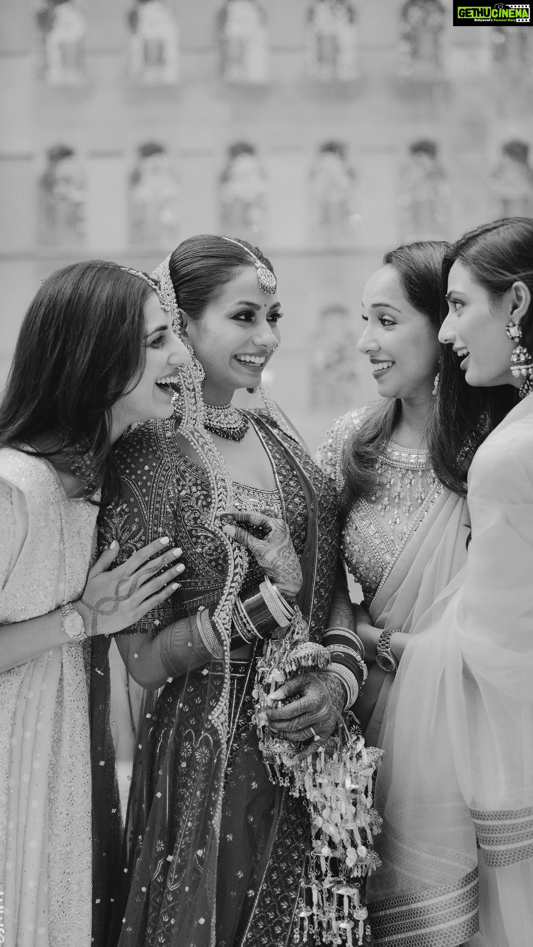 Athiya Shetty Instagram - Souls tend to go back to who feels like home ♥️