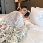 Athiya Shetty Instagram - roses are red, april is grey, i hope we can leave our houses properly in may! 🤞🏼