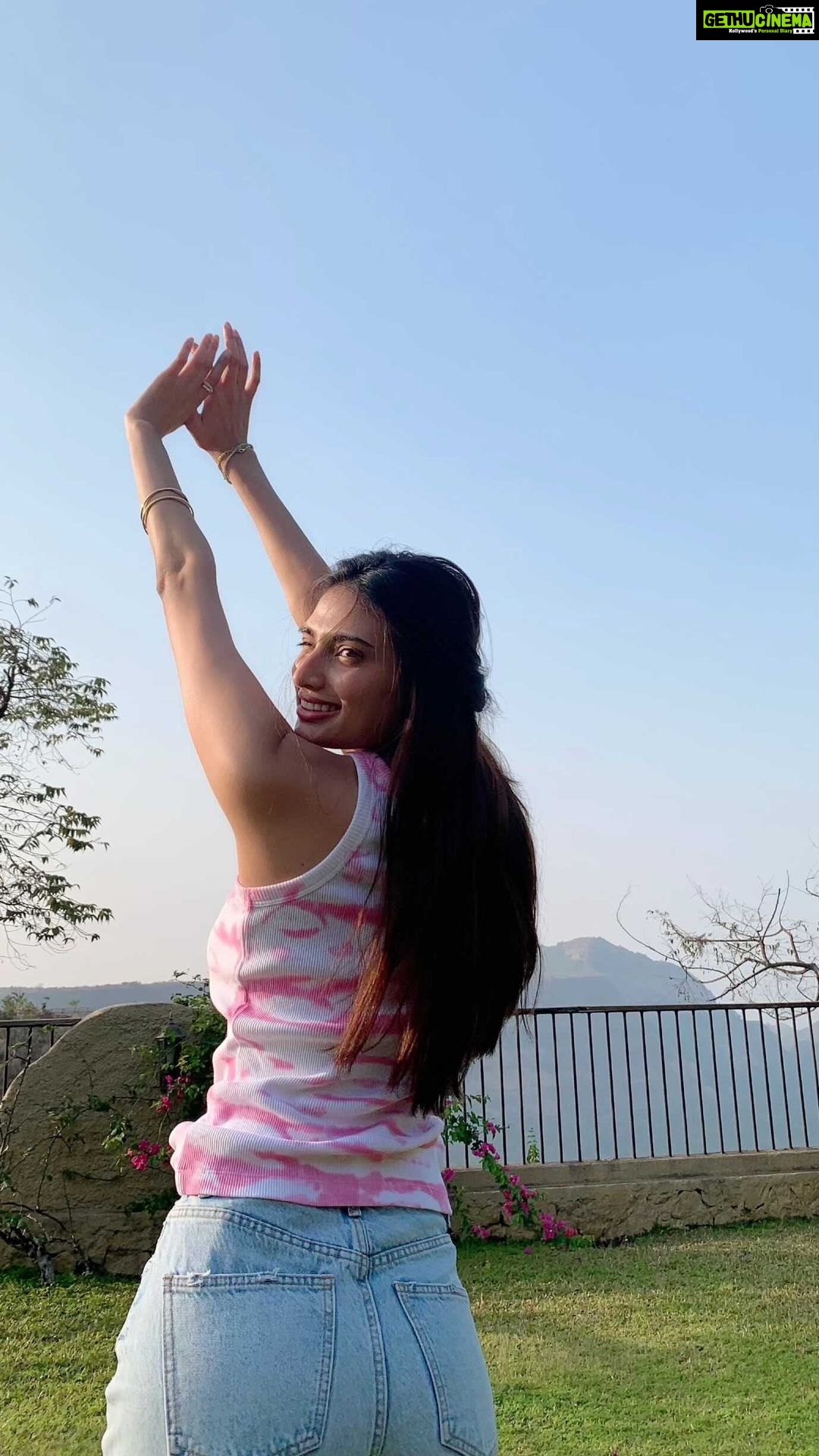 Athiya Shetty Instagram - Skin Service π Vitamin E is an excellent anti-oxidant! It nourishes and hydrates your skin. This worked brilliantly for me I hope it does for you tooπ But PLEASE consult your dermatologist or doctor before using it :)