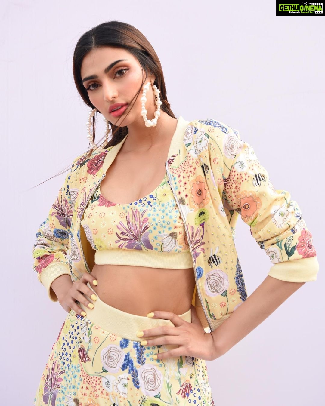 Athiya Shetty Instagram - @payalsinghal gives Indian wear an athleisure spin with her latest SS'21 collection ‘Kismet’ at @fdciofficial X @lakmefashionwk. made using @r.elan.official GreenGold fabric that is crafted from used PET bottles. @payalsinghal @lakmefashionwk @fdciofficial @r1seworldwide @r.elan.official #PSAthleisure #FDCIxLFW #LakmeFashionWeek #MiniPlayMegaSlay #changeisgood