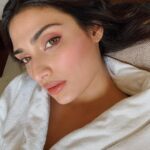 Athiya Shetty Instagram - what you know bout love 💗