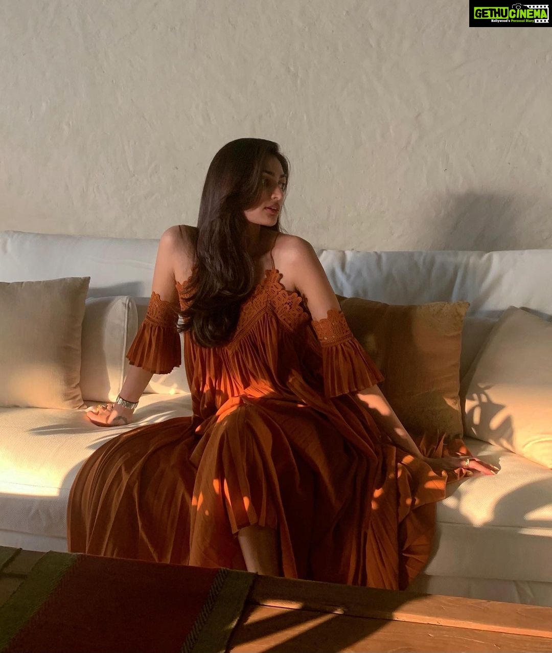 Athiya Shetty Instagram a lover of sunsets Gethu Cinema