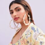 Athiya Shetty Instagram - @payalsinghal gives Indian wear an athleisure spin with her latest SS'21 collection ‘Kismet’ at @fdciofficial X @lakmefashionwk. made using @r.elan.official GreenGold fabric that is crafted from used PET bottles. @payalsinghal @lakmefashionwk @fdciofficial @r1seworldwide @r.elan.official #PSAthleisure #FDCIxLFW #LakmeFashionWeek #MiniPlayMegaSlay #changeisgood