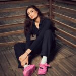 Athiya Shetty Instagram - The wait is finally over! #pmxcrocs now available at @vegnonveg - two colorways, two Jibbitz packs. Take your pick. @postmalone @crocsindia