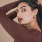 Athiya Shetty Instagram - #Collaboration Loved playing with these Twist & go matte lipsticks by @plumgoodness 💄 Swatched some of my favourite shades from this skin loving range! Listing them here for you- ✨She’s All Tan (123) ✨Witty in Pink (124) ✨Peach Year (125) ✨Dear Fiery (126) ✨Crimson Side (128) ✨Double Truffle (129) Get your favourites using my code ATHIYA ☺️ #SkinLovingMakeupByPlum #PlumGoodness