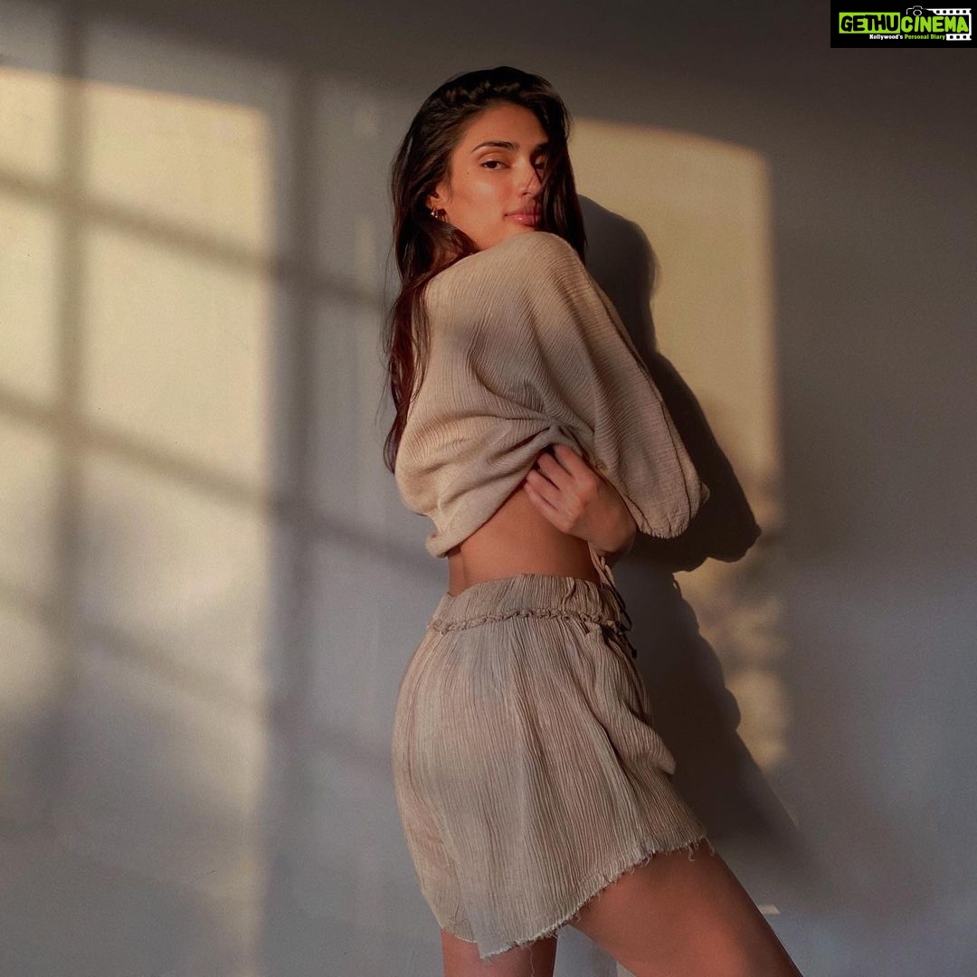 Athiya Shetty Instagram - borrowing some energy