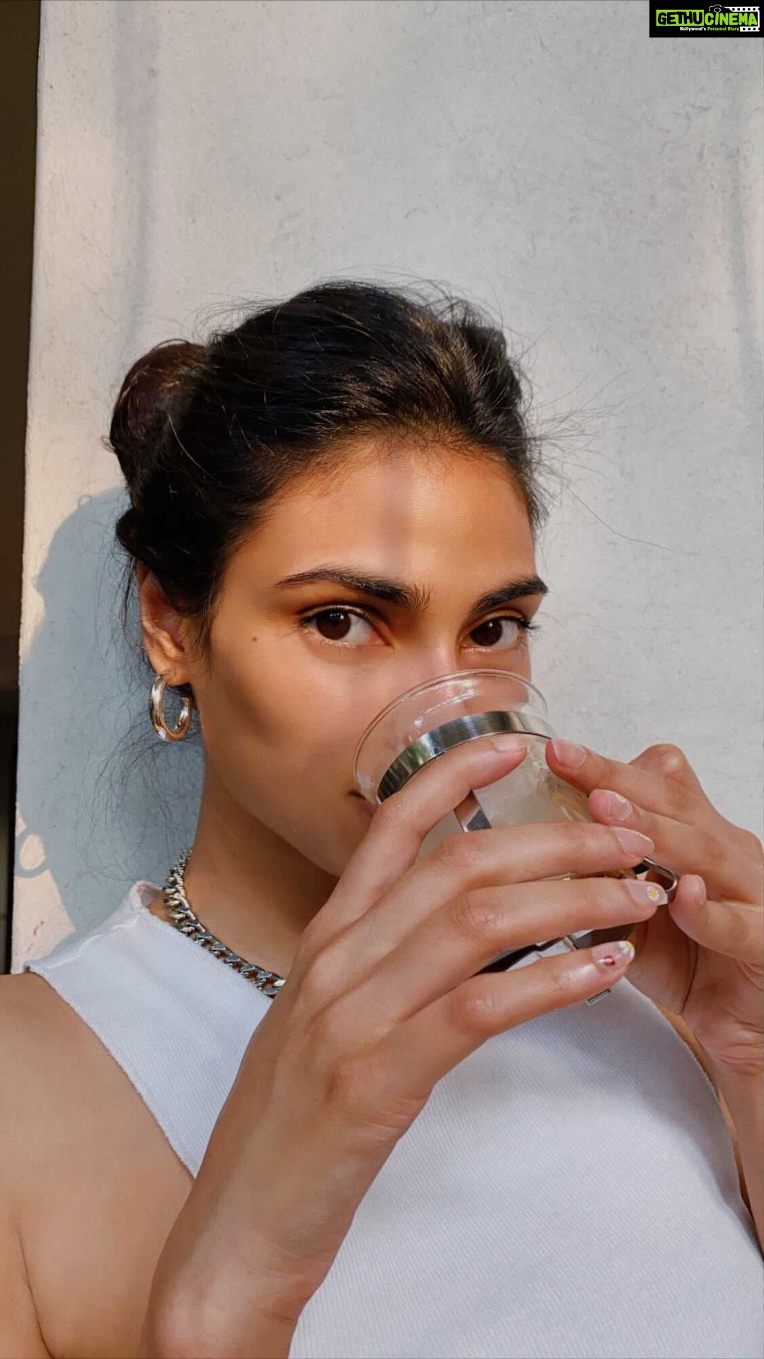 Athiya Shetty Instagram - coffee coffee + more coffee