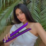 Athiya Shetty Instagram - i just tried the New Dyson Corrale 💜 i love how easy it is to use, it does 50% less damage to the hair, it comes flight ready and it’s cordless. A new addition to my Everyday Essential 💫 @dyson_india #dysoncorrale
