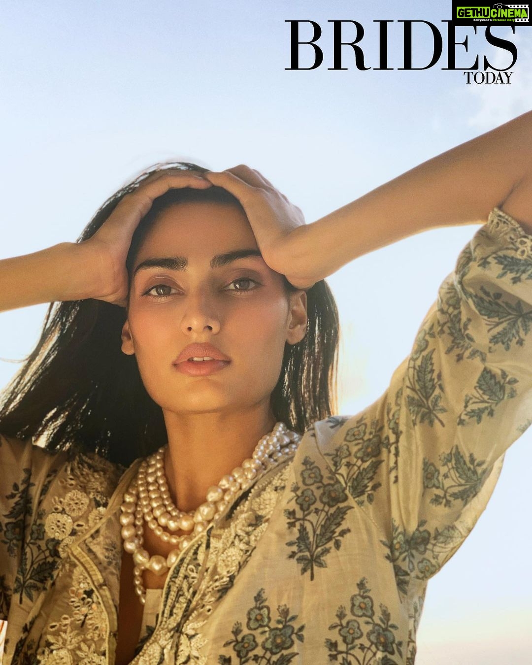 Athiya Shetty Instagram - 💛 @bridestodayin shot via facetime by @rahuljhangiani