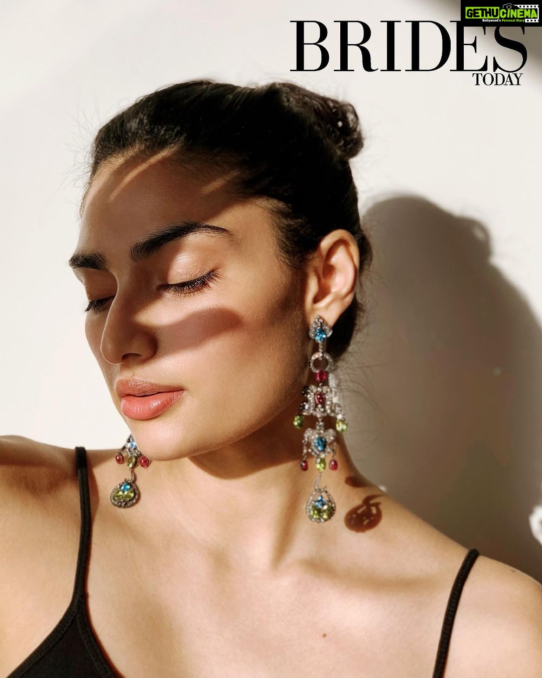 Athiya Shetty Instagram - 💜 @bridestodayin shot via facetime by @rahuljhangiani