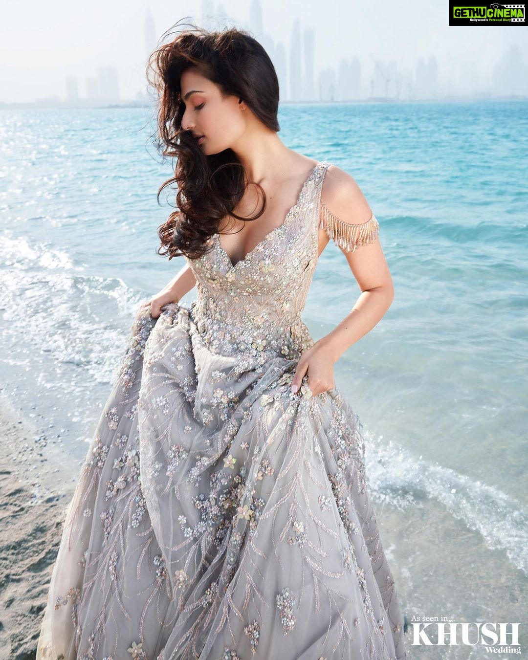 Athiya Shetty Instagram - where i’d rather be 🧜🏼♀️ @khushmag #KhushWedding Editor in-chief @sonia_ullah Photography: @rahuljhangiani Creative Director: @mannisahota Fashion Editor: @vikas_r Styling: @vikas_r @tanishqmalhotraa Hair & makeup: @ginibhogal Location: @FairmontThePalm Media Director: @media.raindrop