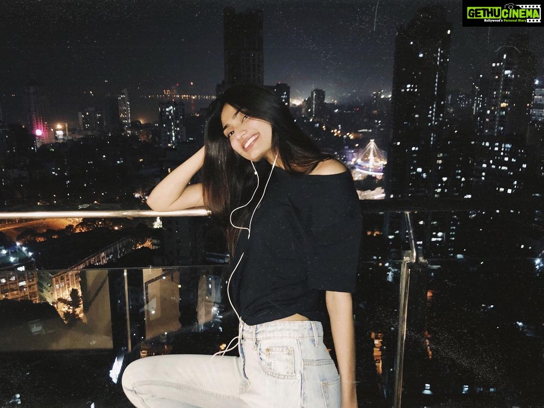 Athiya Shetty Instagram - me: i’m going to bed early tonight. me at 3am: