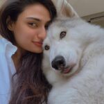 Athiya Shetty Instagram - “those who teach us most about humanity aren’t always human.” - Donald Hicks . . Pets do not have corona, nor can they contract it. Please read that sentence again. You wouldn’t abandon your family members. Do not abandon your pets. . . ps: swipe right to see just how much he tolerates me 🤪