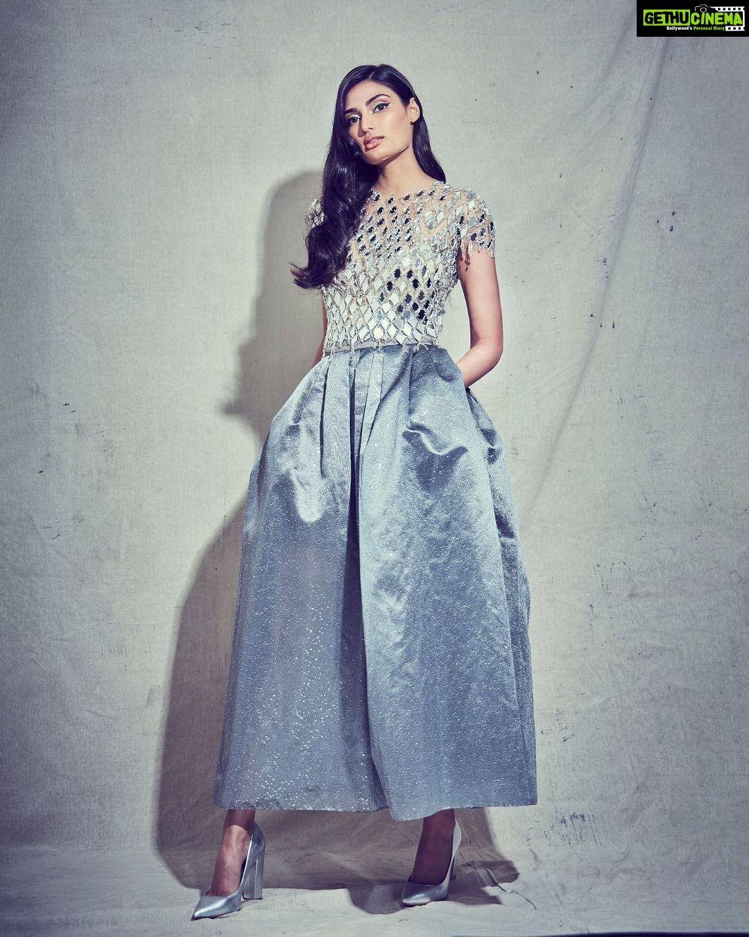 Athiya Shetty Instagram - swipe for a surprise πΌπΌπ