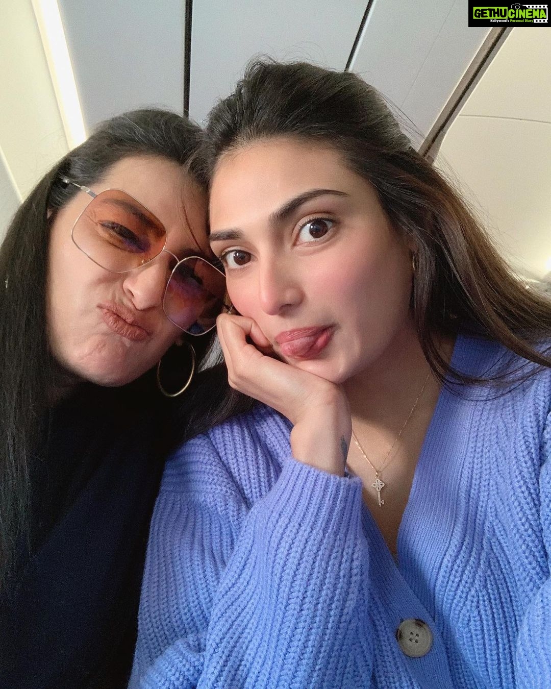 Athiya Shetty Instagram - i got it from my mama 💜✨🤪
