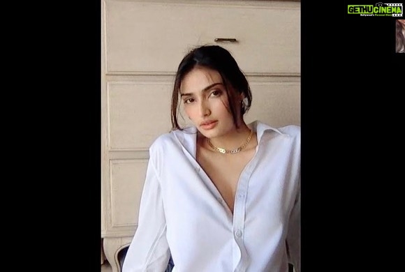 Athiya Shetty Instagram - party of two! 📸 ft with @sashajairam