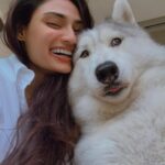 Athiya Shetty Instagram - “those who teach us most about humanity aren’t always human.” - Donald Hicks . . Pets do not have corona, nor can they contract it. Please read that sentence again. You wouldn’t abandon your family members. Do not abandon your pets. . . ps: swipe right to see just how much he tolerates me 🤪