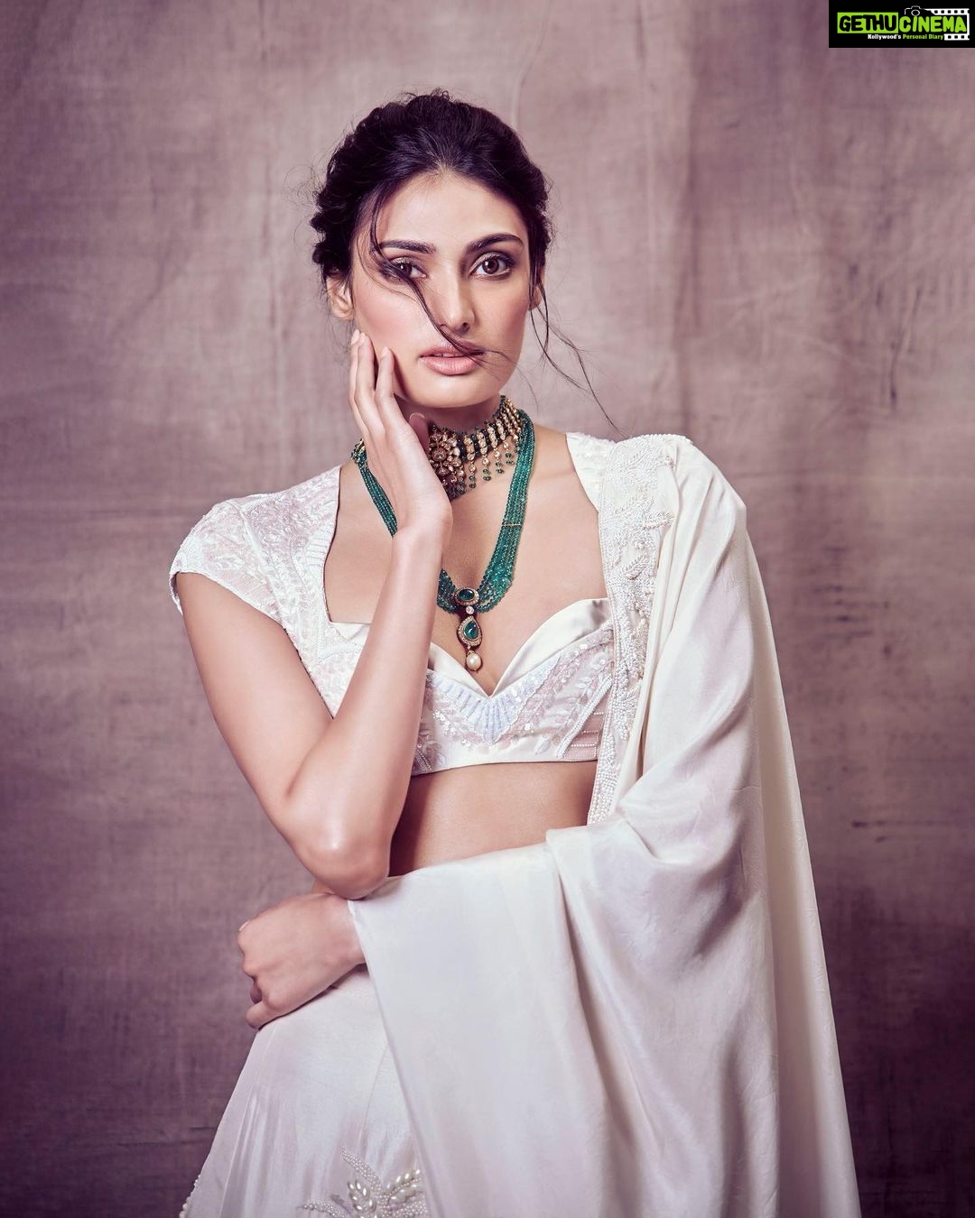 Athiya Shetty Instagram - 🤍 #anissamaangayi