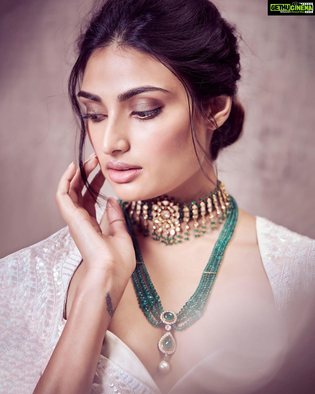 Athiya Shetty Instagram - 🤍 #anissamaangayi