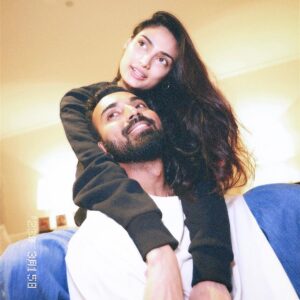 Athiya Shetty Instagram - happiest birthday to my biggest blessing 🤎
