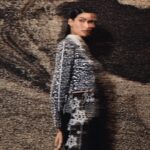 Athiya Shetty Instagram – Glamorous #ChivasAlchemy, an eclectic mixture of auras and genres celebrating the layers of time in couture, art, music, and cuisine. 🖤

#ChivasGlassware #collab #ChivasAlchemy #KaleidoscopeOfTime #ChivasAlchemy2023