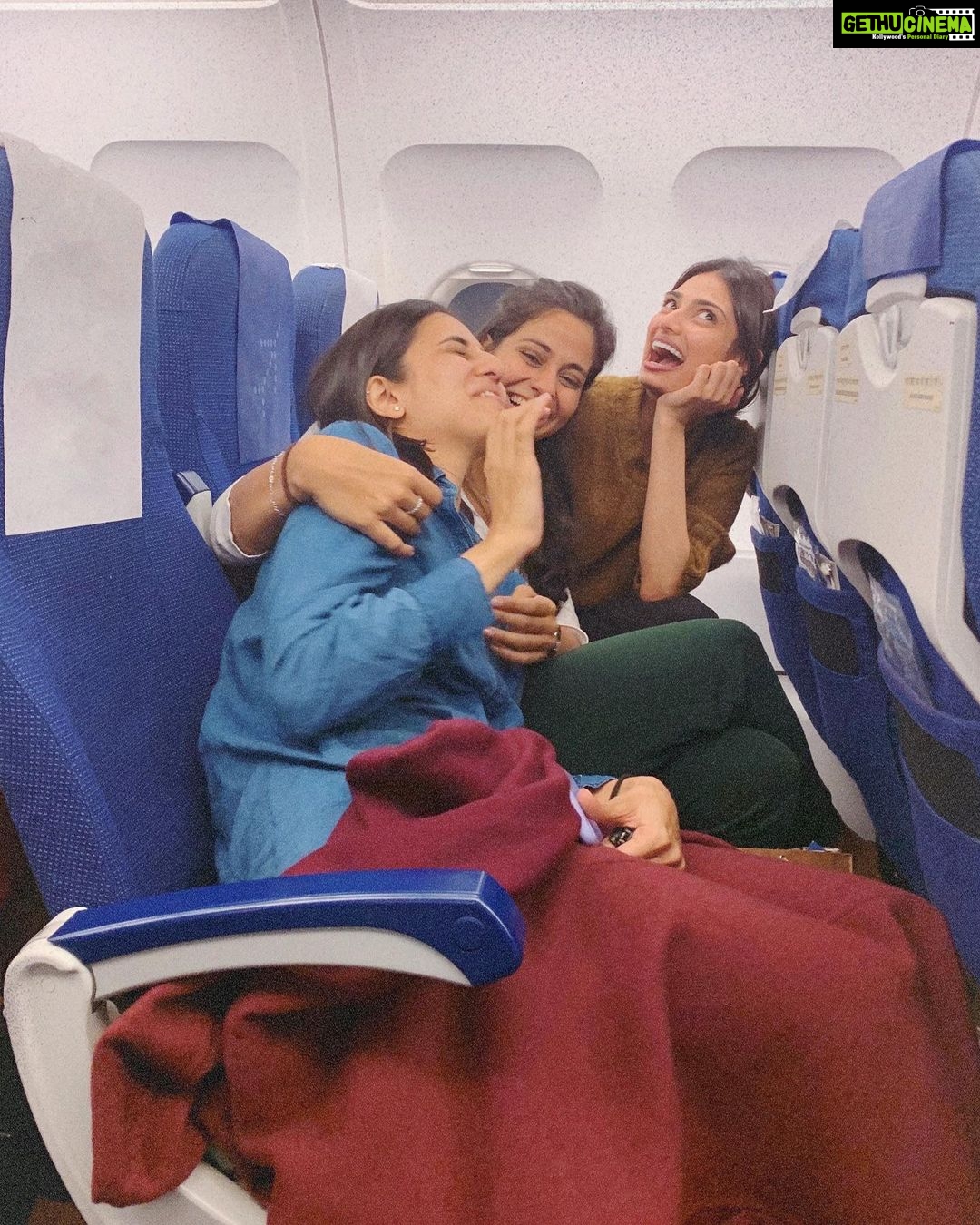 Athiya Shetty Instagram - you can sit with us 👼🏼