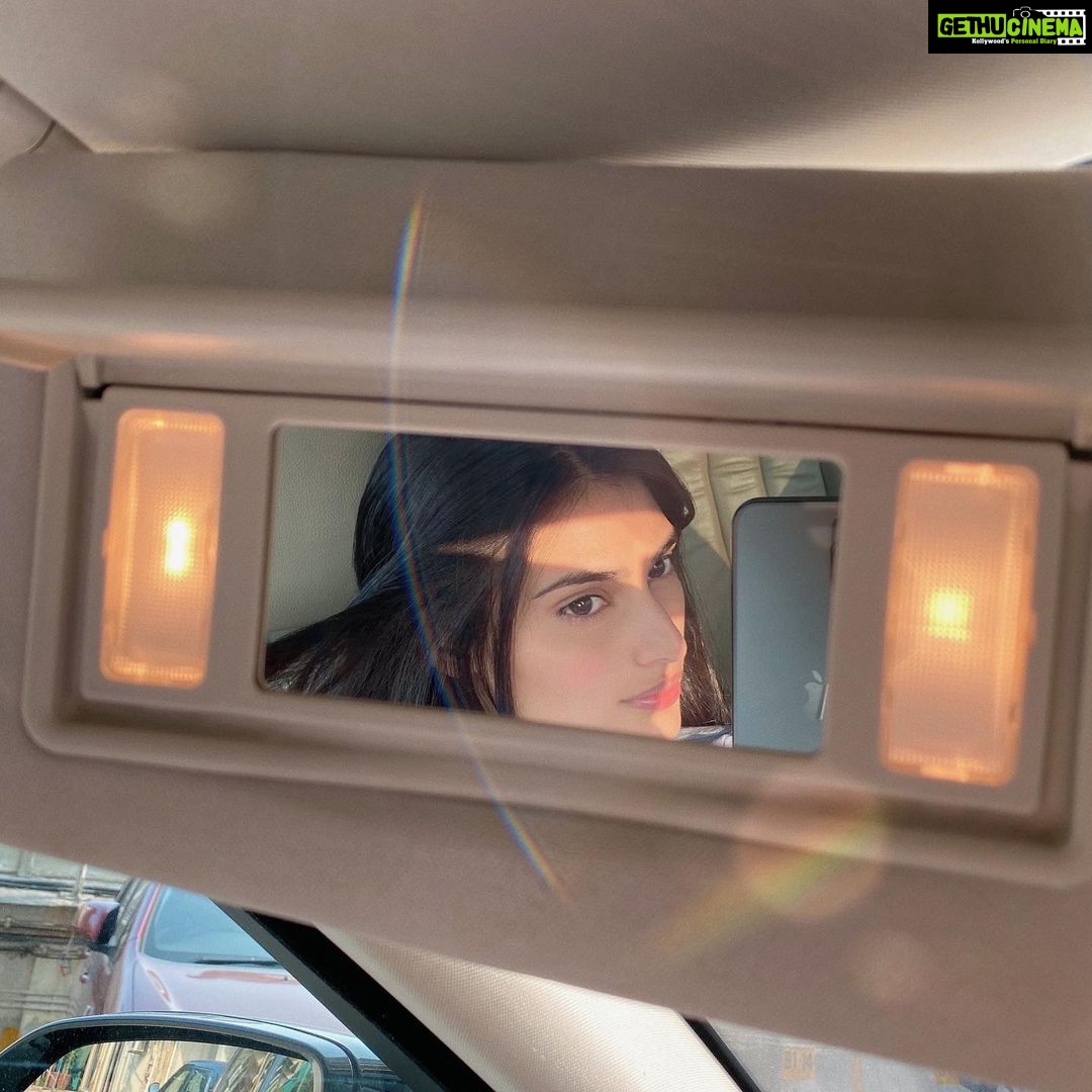 Athiya Shetty Instagram - using my time wisely🚦