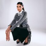 Athiya Shetty Instagram – Glamorous #ChivasAlchemy, an eclectic mixture of auras and genres celebrating the layers of time in couture, art, music, and cuisine. 🖤

#ChivasGlassware #collab #ChivasAlchemy #KaleidoscopeOfTime #ChivasAlchemy2023