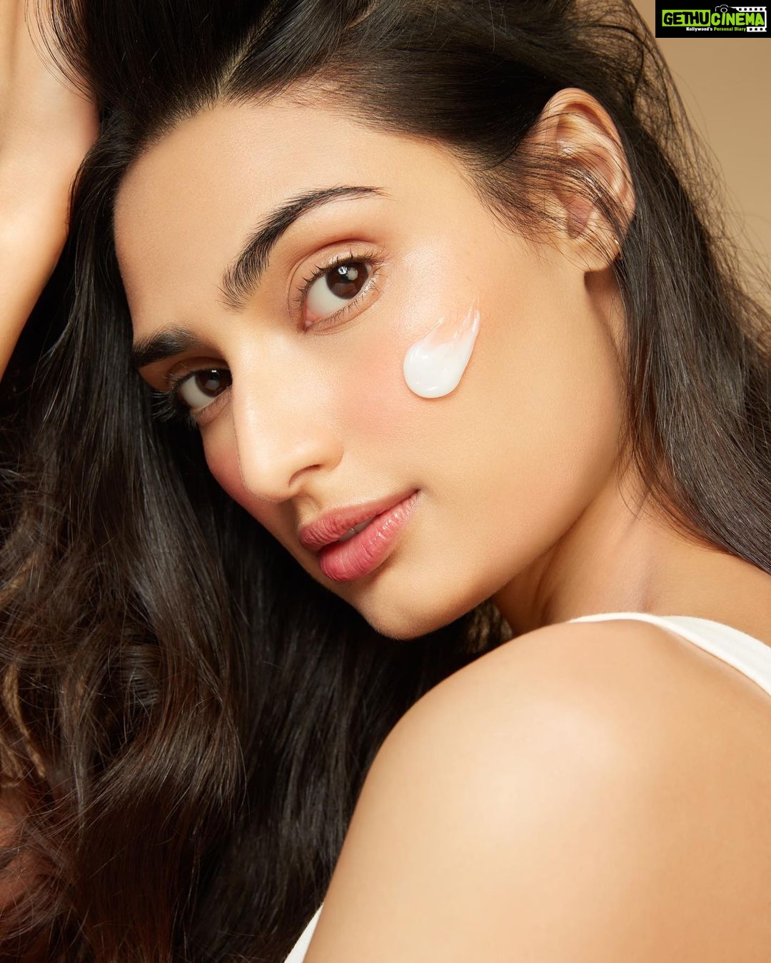 Athiya Shetty Instagram - I am so thrilled to become the new face of @laneigeindia As a skincare enthusiast and lover of all things K-beauty, I couldn't be more excited. Laneige has been my go-to for achieving hydrated, healthy & glowing skin, and I am excited to share my journey with you all. 💙 Stay Tuned! #Laneige #LaneigeIndia #FEELtheGLOW #radiantonmyskin #confidentinmylife #HydrateWithLaneige #LaneigeXAthiyaShetty